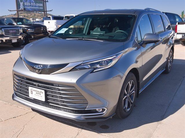 Used 2026 Toyota Sienna Platinum AWD/4WD image 2