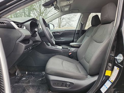 Used 2021 Toyota RAV4 XLE w/ XLE Grade Weather Package image 13