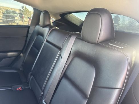 Used 2022 Tesla Model Y Long Range image 17