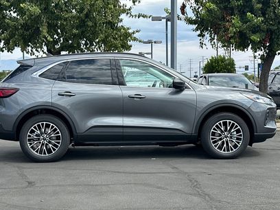 New 2025 Ford Escape SE w/ Class II Trailer Tow Package