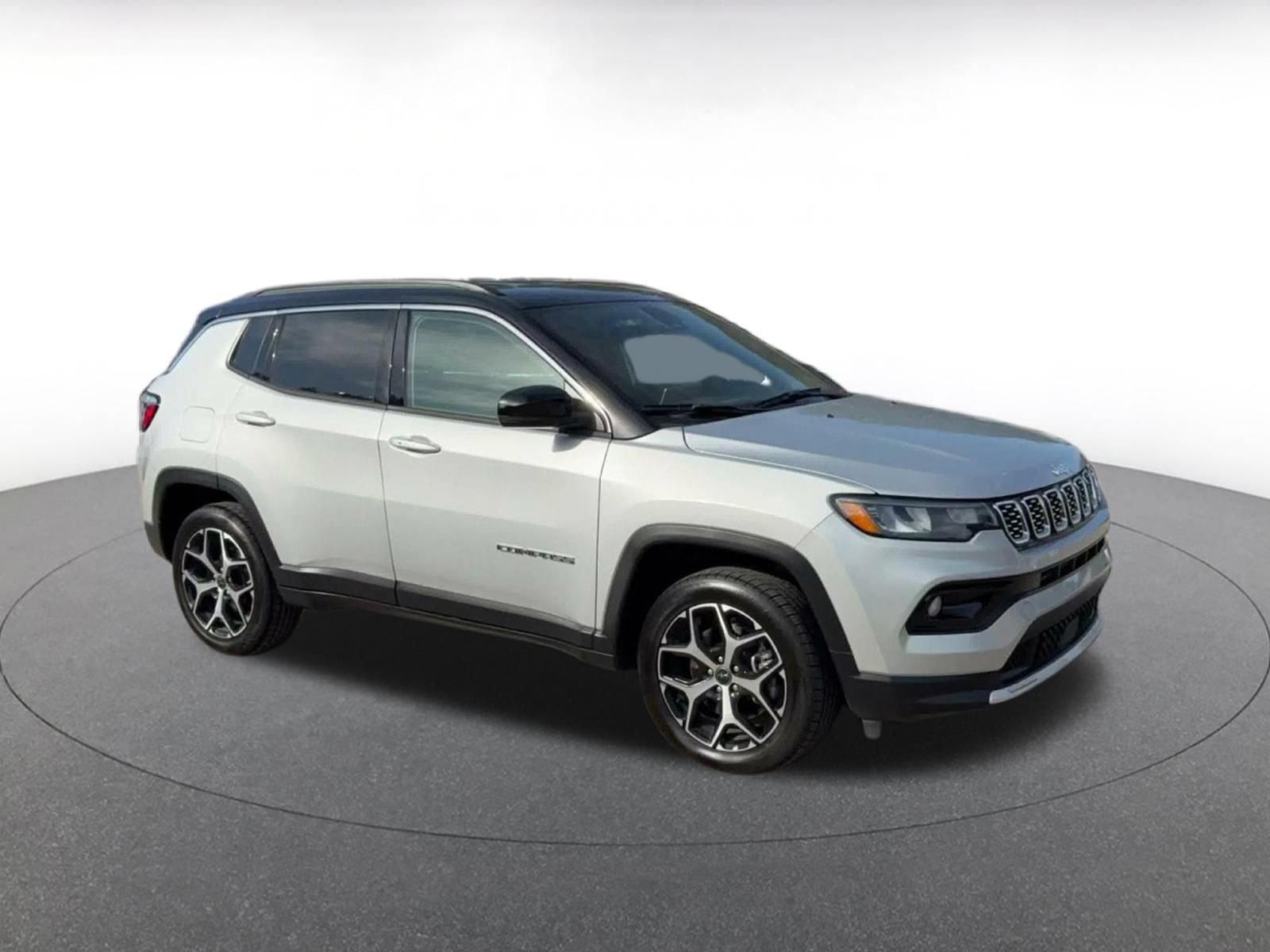 Used 2025 Jeep Compass Limited AWD/4WD image 2