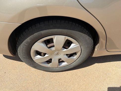 Used 2009 Toyota Camry LE FWD image 8
