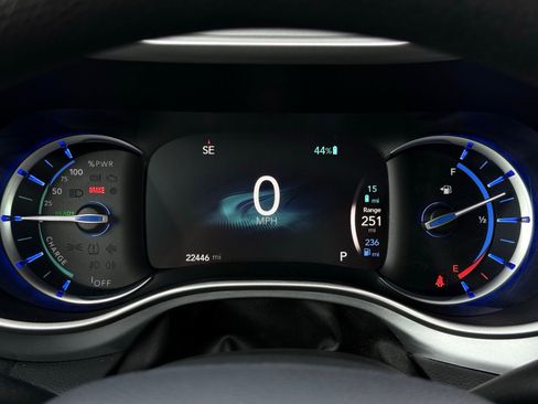 Used 2018 Chrysler Pacifica Touring Plus FWD image 33