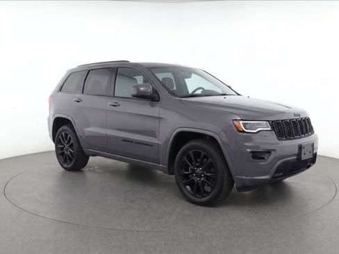 Used 2022 Jeep Grand Cherokee Laredo X AWD/4WD image 2