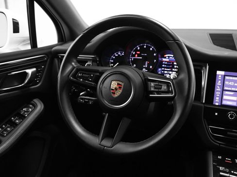 Used 2023 Porsche Macan image 29