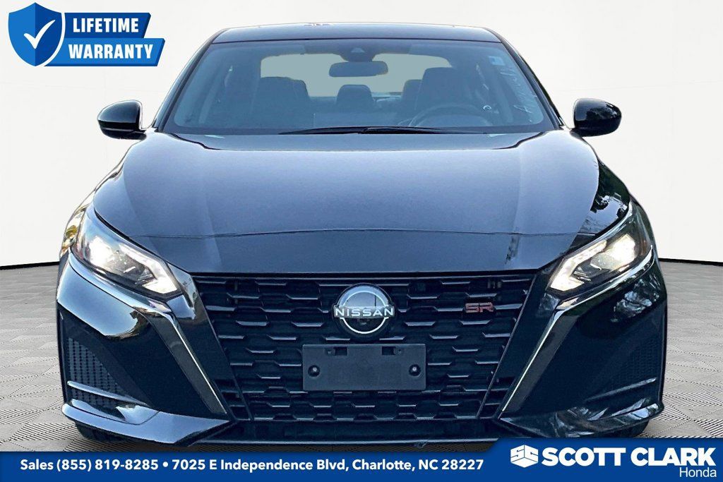 Used 2025 Nissan Altima 2.5 SR w/ SR Premium Package AWD/4WD image 2