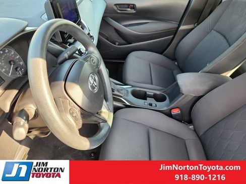 Used 2025 Toyota Corolla LE FWD image 13