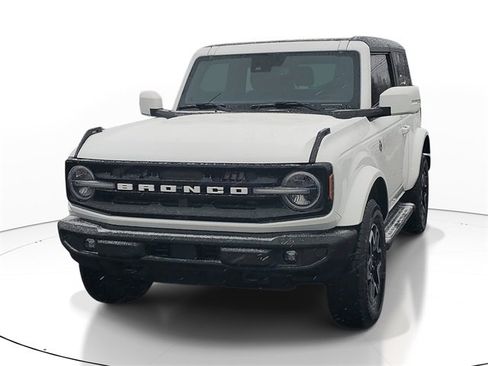 Used 2023 Ford Bronco Outer Banks image 2