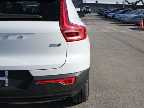 Used 2025 Volvo XC40 B5 Plus image 46
