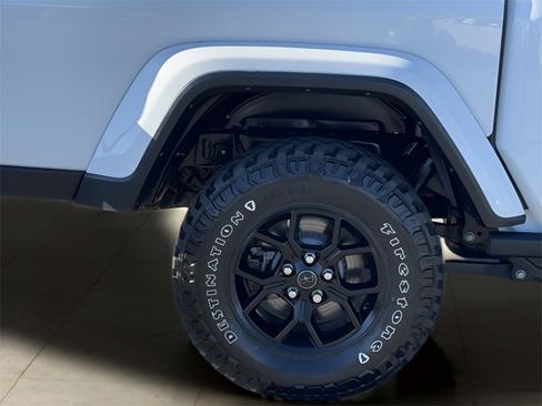 Used 2024 Jeep Gladiator Willys image 40