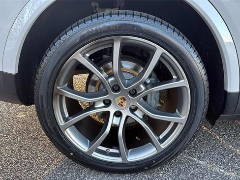 Used 2022 Porsche Cayenne S Platinum image 27