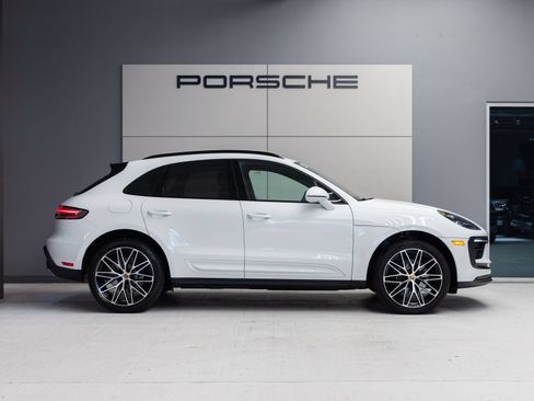 Certified 2026 Porsche Macan AWD/4WD image 8