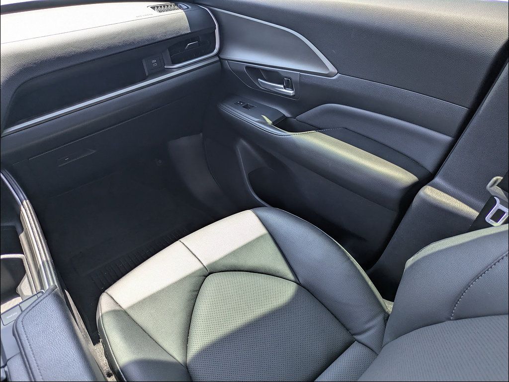Used 2024 Toyota Grand Highlander FWD image 17