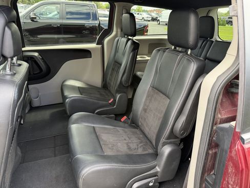 Used 2019 Dodge Grand Caravan SXT FWD image 12