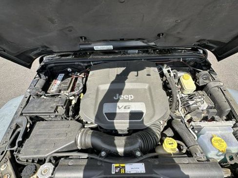 Used 2015 Jeep Wrangler Unlimited Rubicon w/ Connectivity Group image 20