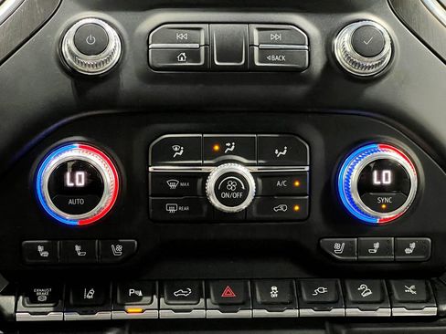 Used 2021 GMC Sierra 2500 AT4 w/ AT4 Premium Plus Package AWD/4WD image 29