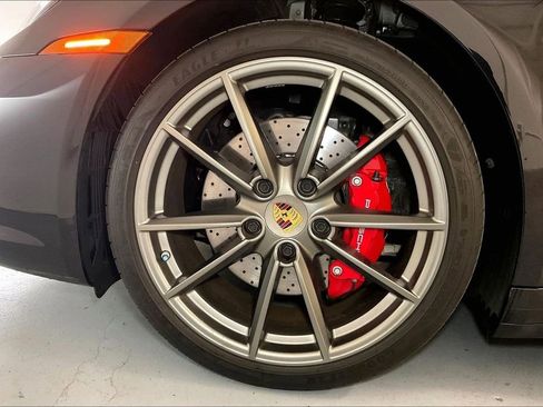 Used 2024 Porsche 911 Carrera 4S w/ Premium Package image 17