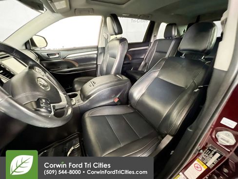 Used 2019 Toyota Highlander XLE AWD/4WD image 24
