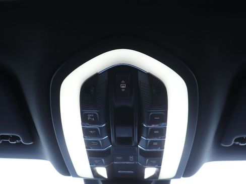 Used 2024 Porsche Macan image 20