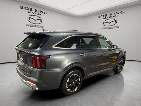 Used 2024 Kia Sorento S w/ Panoramic Sunroof Package FWD image 5