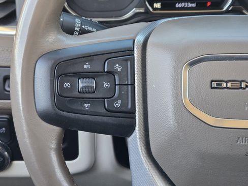 Used 2021 GMC Yukon XL Denali w/ Denali Premium Package image 31