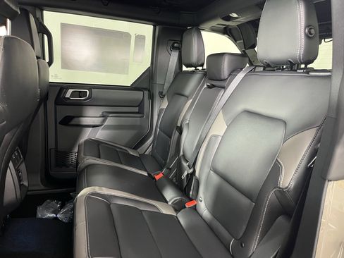 New 2025 Ford Bronco Outer Banks w/ Sasquatch Package image 14