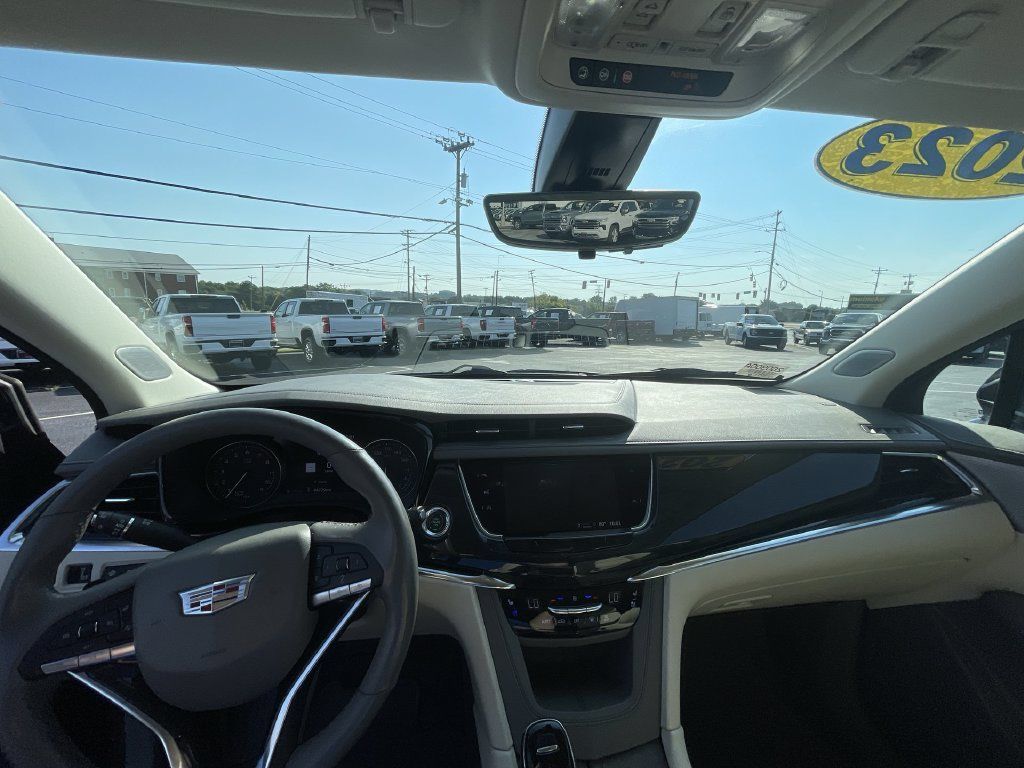 Used 2023 Cadillac XT6 Premium Luxury w/ Technology Package FWD image 10