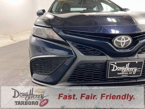 Used 2021 Toyota Camry SE image 10