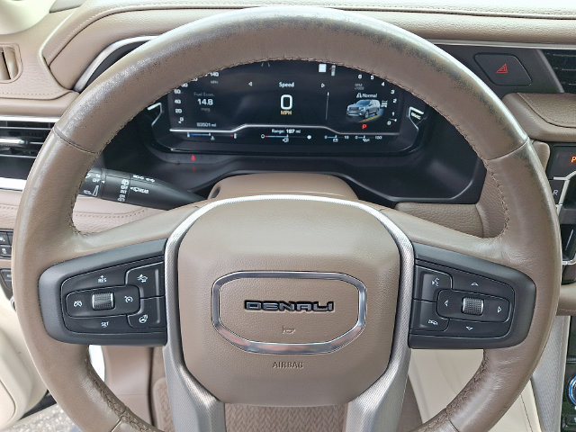 Used 2022 GMC Yukon XL Denali w/ Advanced Technology Package AWD/4WD image 4