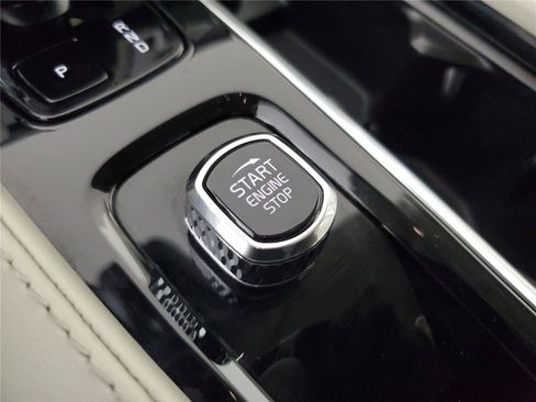 Certified 2023 Volvo XC90 B6 Core w/ Protection Package Premier AWD/4WD image 33