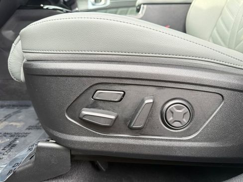 Certified 2025 Kia Sorento SX Prestige w/ Sage Leather Package image 10