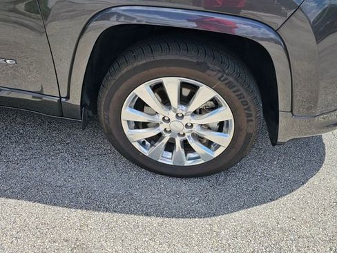 Used 2018 Jeep Cherokee Overland w/ Technology Group image 11