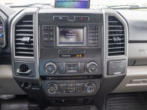 Used 2017 Ford F550 2WD Regular Cab Super Duty image 13