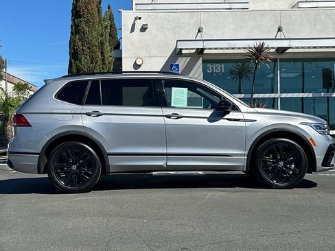 Certified 2022 Volkswagen Tiguan SE R-Line image 3