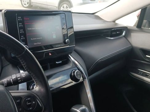 Used 2021 Toyota Venza LE image 7