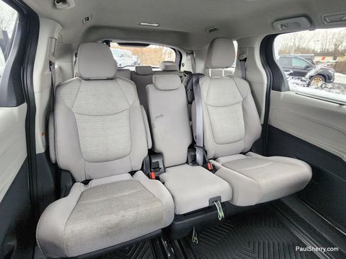Used 2024 Toyota Sienna LE image 39