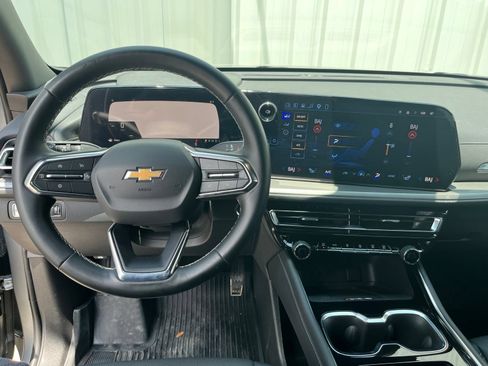 Used 2026 Chevrolet Traverse LT FWD image 23