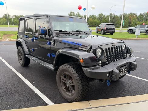 Used 2017 Jeep Wrangler Unlimited Sahara AWD/4WD image 3