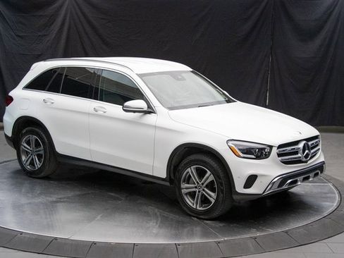 Used 2022 Mercedes-Benz GLC 300 4MATIC image 2