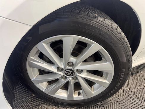 Used 2021 Toyota Camry LE image 31