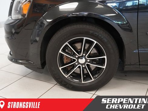 Used 2017 Dodge Grand Caravan SE image 15