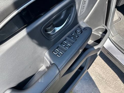 Used 2025 Honda Pilot EX-L image 11