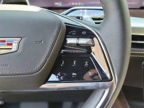 Used 2025 Cadillac Escalade ESV Sport Platinum w/ LPO, ONYX Package image 28