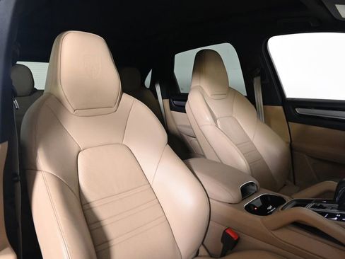 Certified 2023 Porsche Cayenne Platinum Edition AWD/4WD image 18