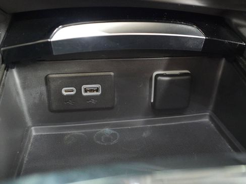 Used 2022 Buick Envision Essence w/ Sport Touring Package FWD image 17