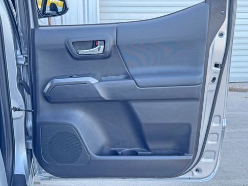 Used 2020 Toyota Tacoma TRD Sport image 40