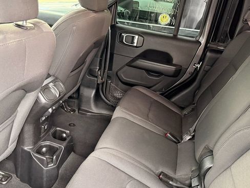 Used 2020 Jeep Gladiator Overland AWD/4WD image 6