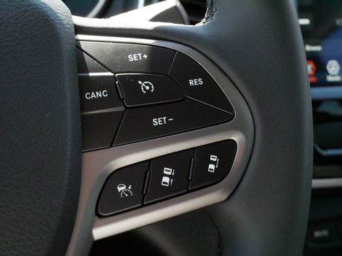 Used 2022 Jeep Cherokee Limited AWD/4WD image 25