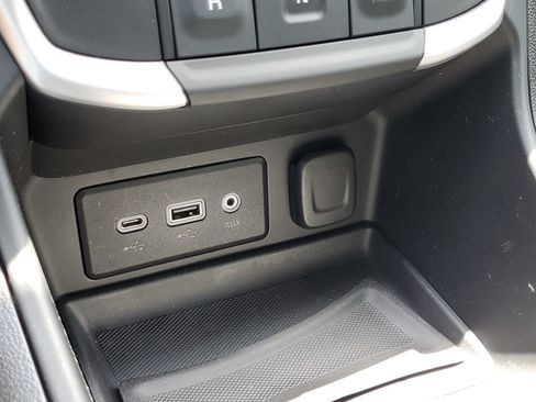 Used 2024 GMC Terrain SLE w/ Driver Convenience Package FWD image 27