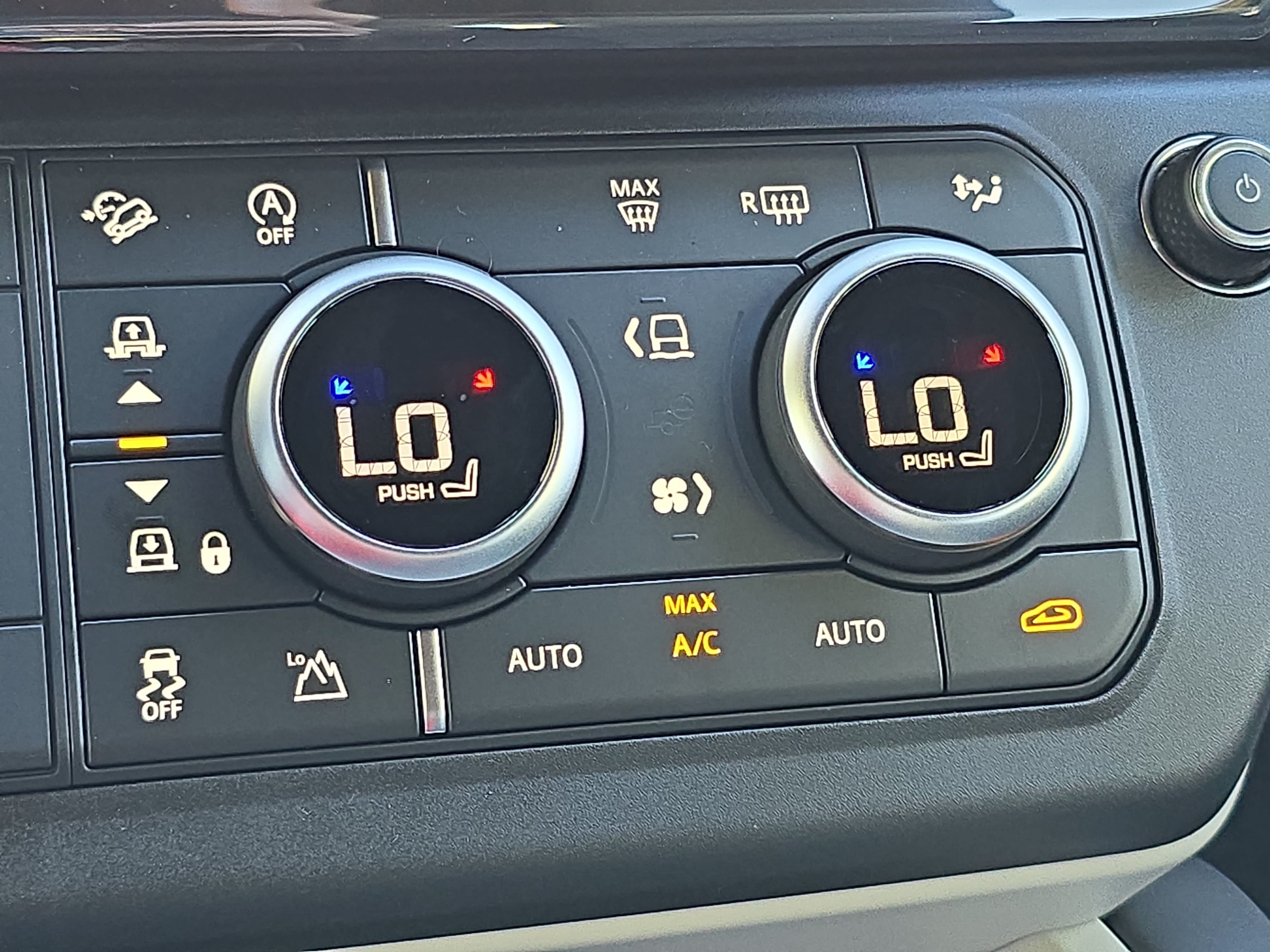 New 2026 Land Rover Defender 110 X-Dynamic SE AWD/4WD image 23